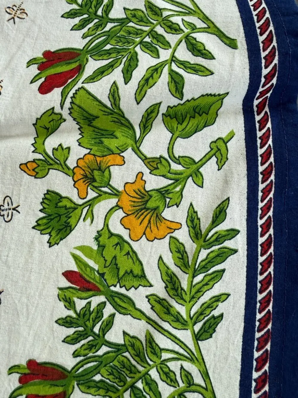 Vintage Williams Sonoma Provence Bee Tablecloth 70